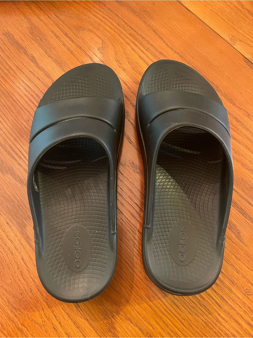 Black OOFOS slip-on slides - W9 (EU 40) M7